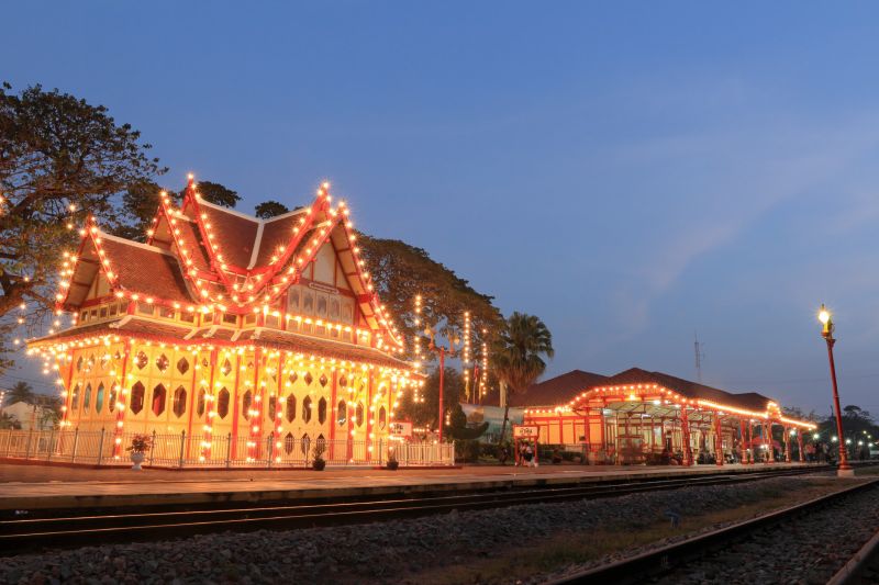 Commercial Holiday Displays